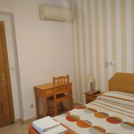 Pension Dominguez Madrid Luaran gambar