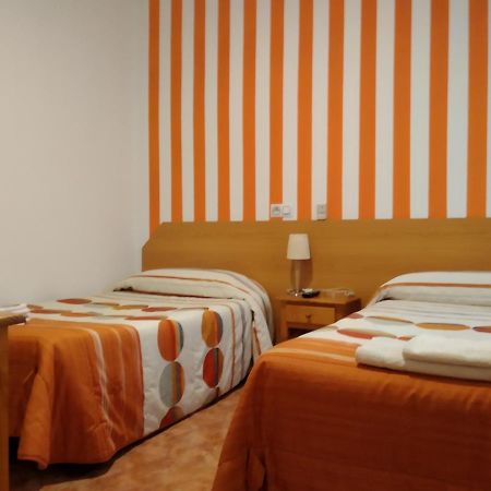 Pension Dominguez Madrid Luaran gambar