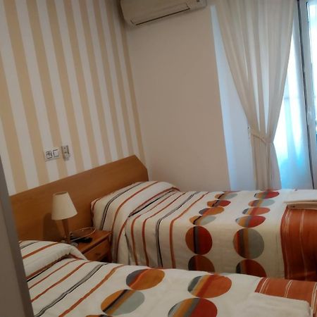 Pension Dominguez Madrid Luaran gambar