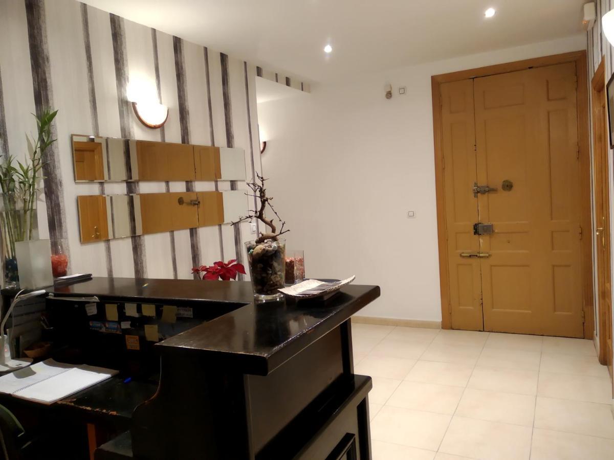 Pension Dominguez Madrid Luaran gambar