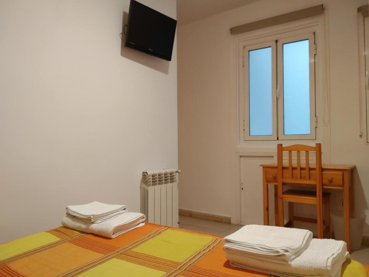 Pension Dominguez Madrid Luaran gambar
