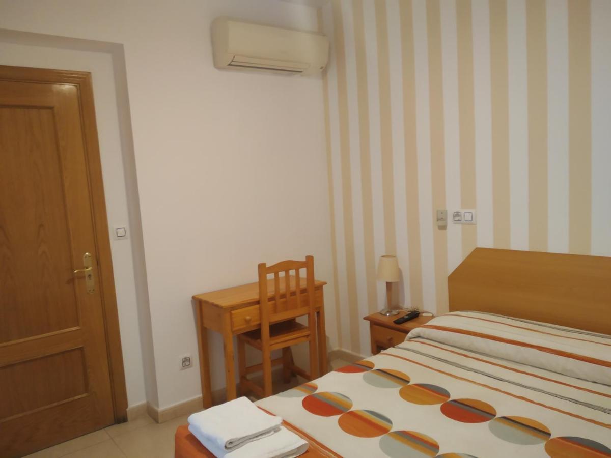 Pension Dominguez Madrid Luaran gambar