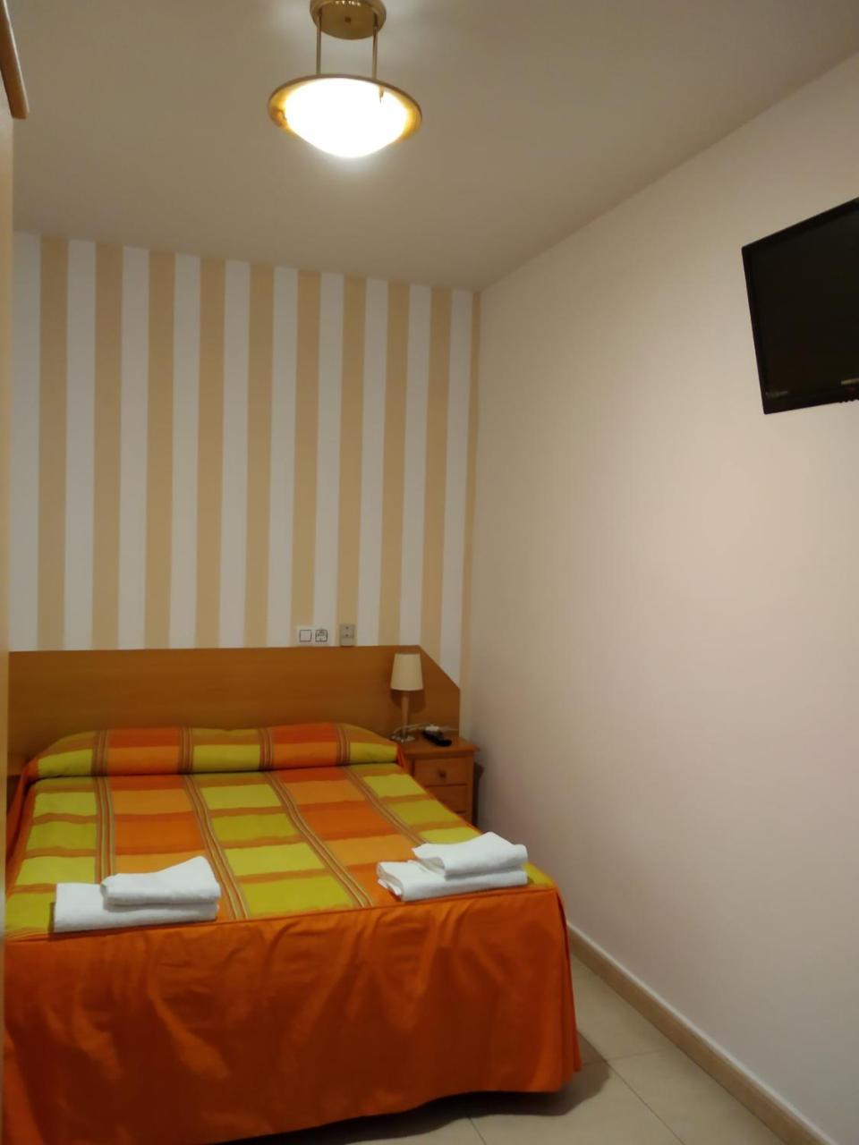 Pension Dominguez Madrid Luaran gambar