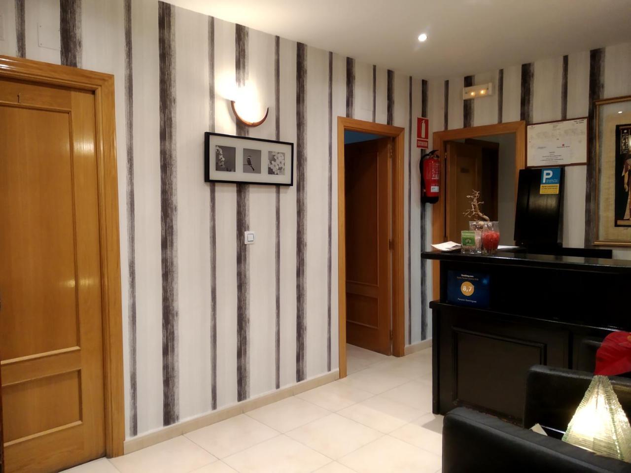 Pension Dominguez Madrid Luaran gambar