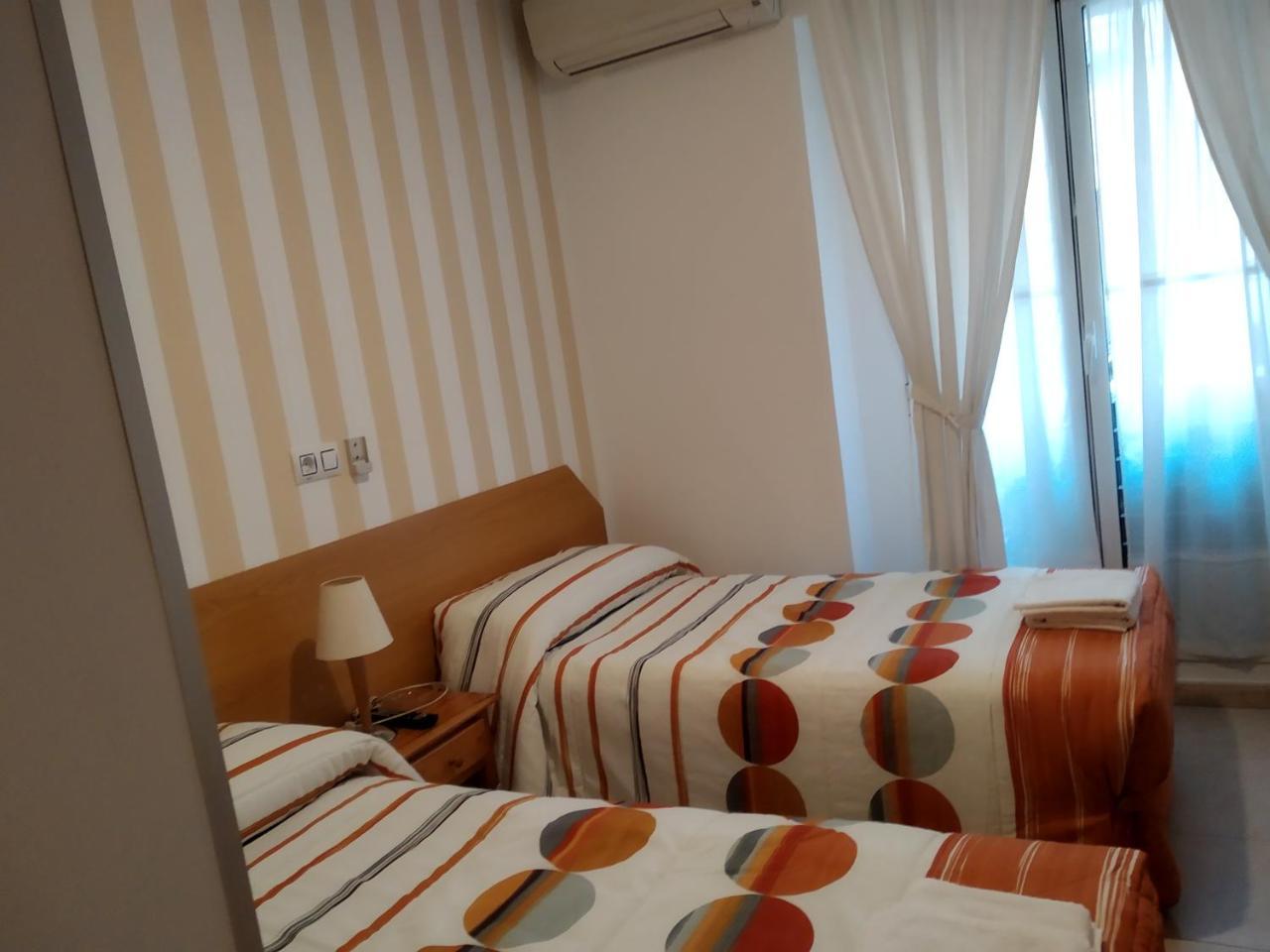 Pension Dominguez Madrid Luaran gambar