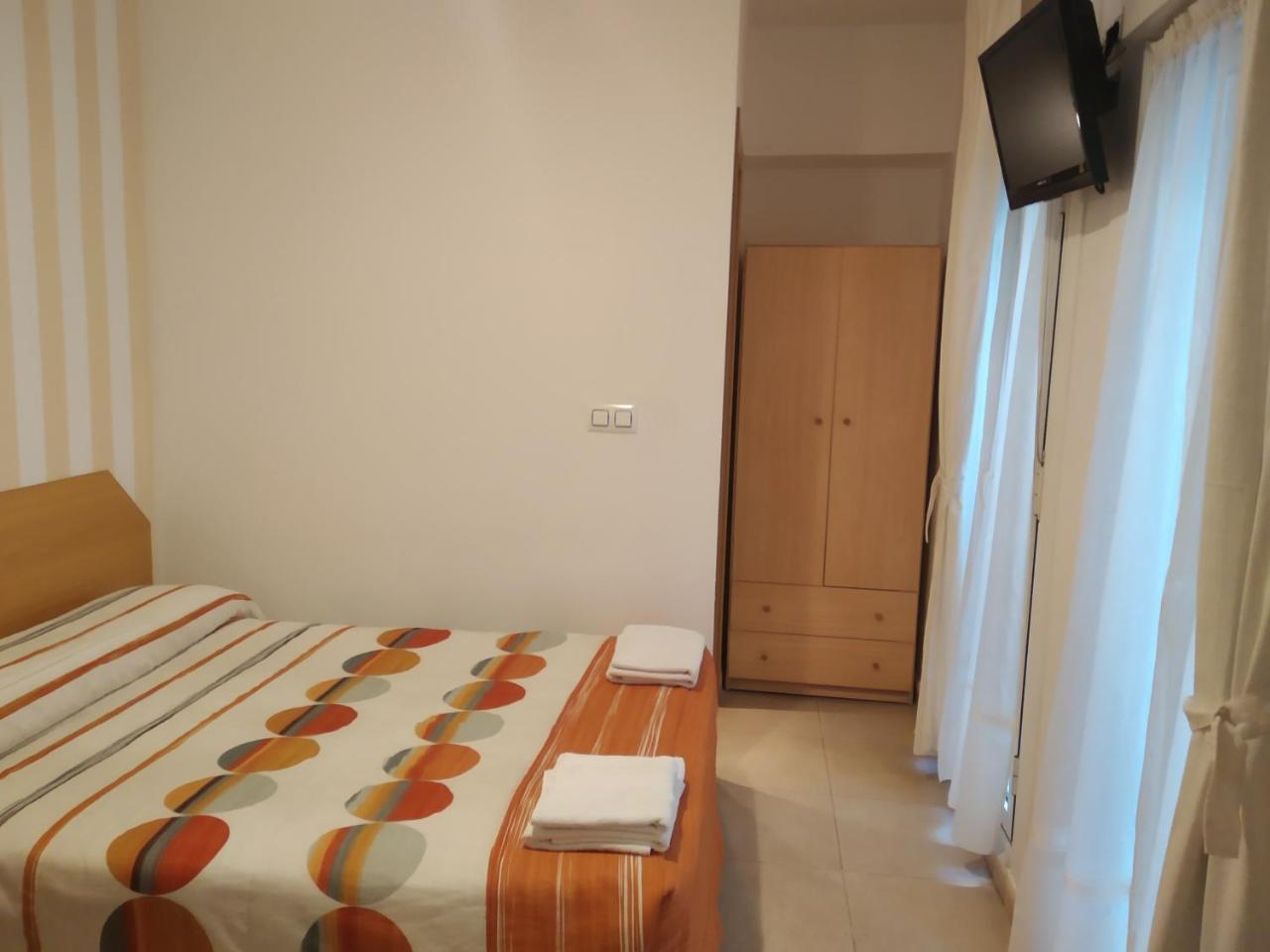 Pension Dominguez Madrid Luaran gambar