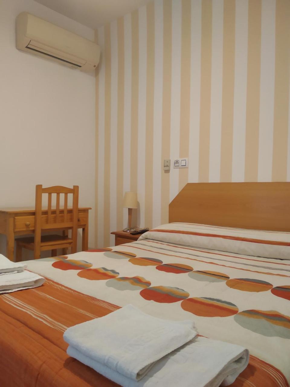 Pension Dominguez Madrid Luaran gambar
